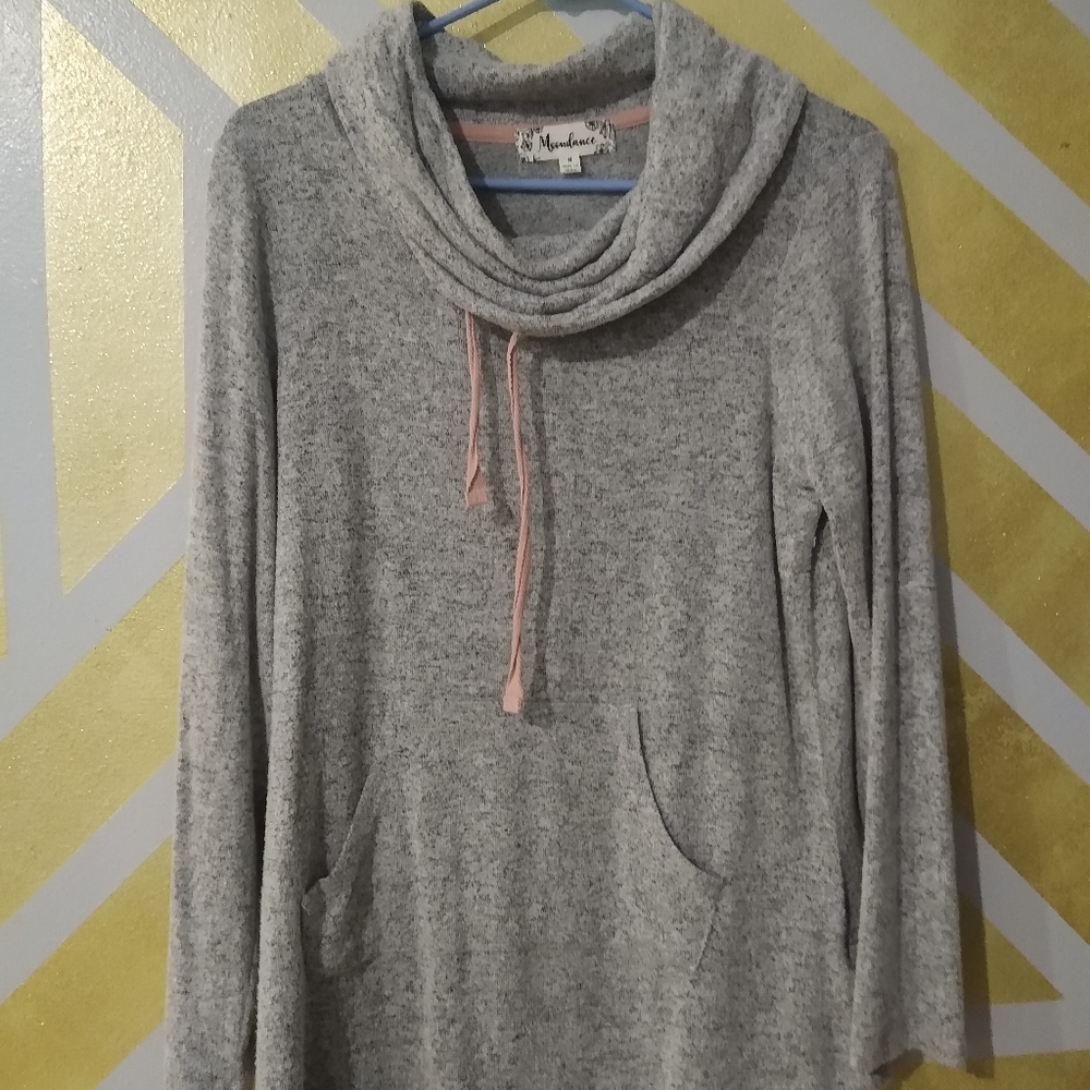 5/$10🔥Moondance sweatshirt